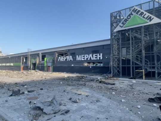 Leroy Merlin a déjà payé un lourd tribut à travers le bombardement d'un magasin à Kiev le 20 mars dernier. Les principales enseignes de l'AFM comptent 90 000 salariés et plus de 400 magasins entre l'Ukraine et la Russie